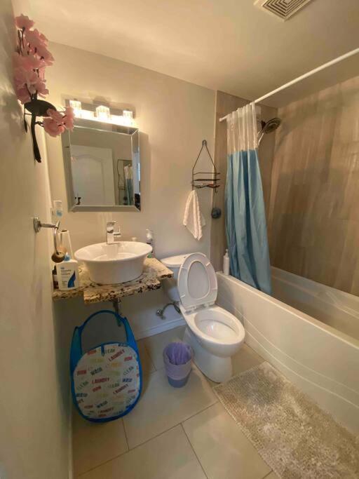 Beautiful Two Bedroom Apartment. Calgary Extérieur photo